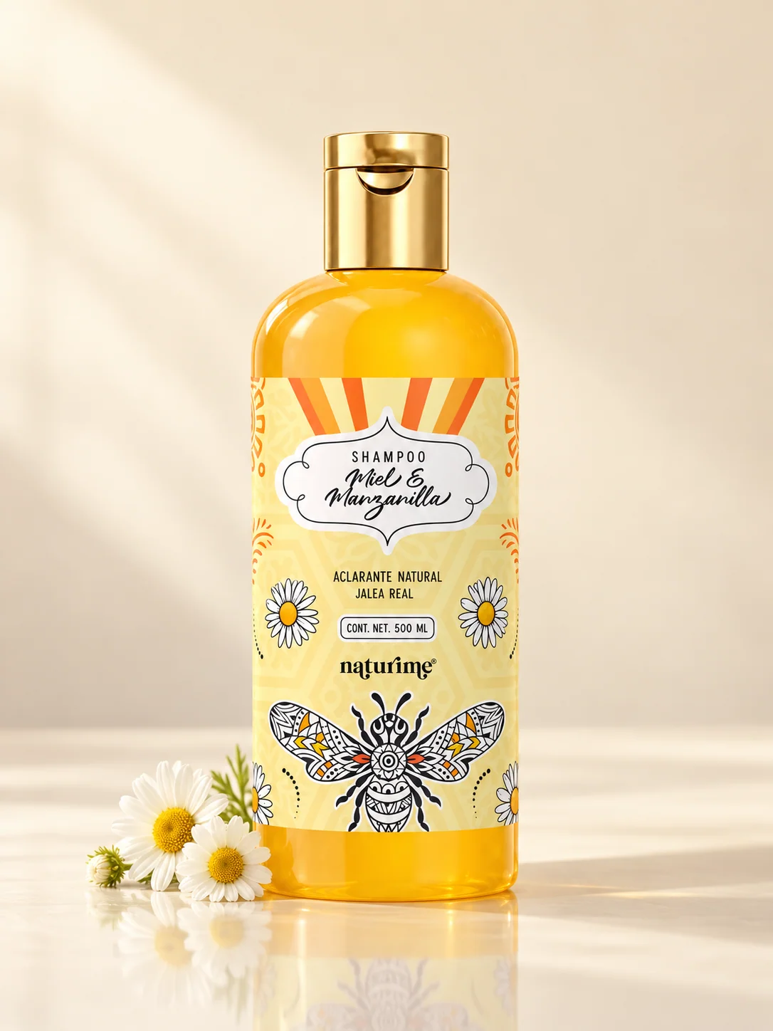 Shampoo Miel y Manzanilla Naturime de 500 ml, con tapa dorada, flores de manzanilla y luz cálida de estudio